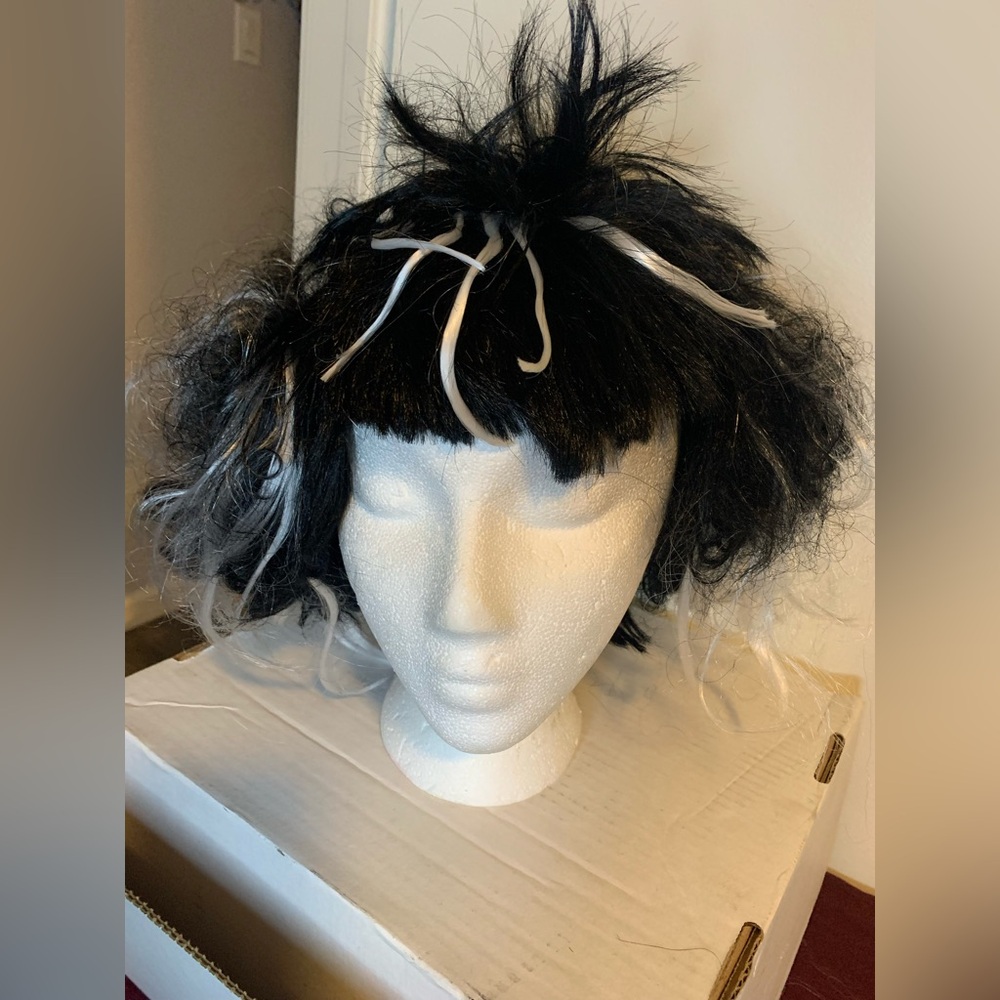 COSTUME carnaval Black and White Wig with Highlights